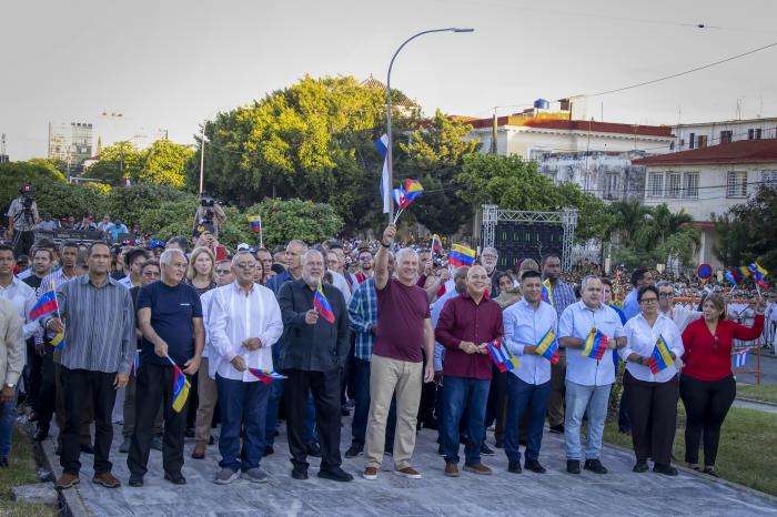 En este momento estás viendo Compromiso solidario entre Cuba y Venezuela: Un llamado a la unidad revolucionaria