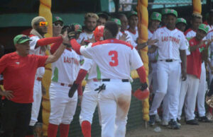 Hachazo al trono: Leñadores estremecen la cima beisbolera