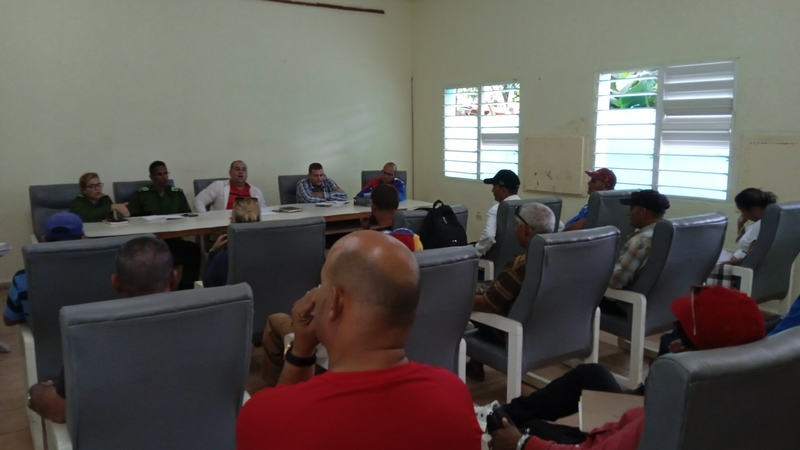 En este momento estás viendo Analizan en Morón incumplimiento en la entrega de leche