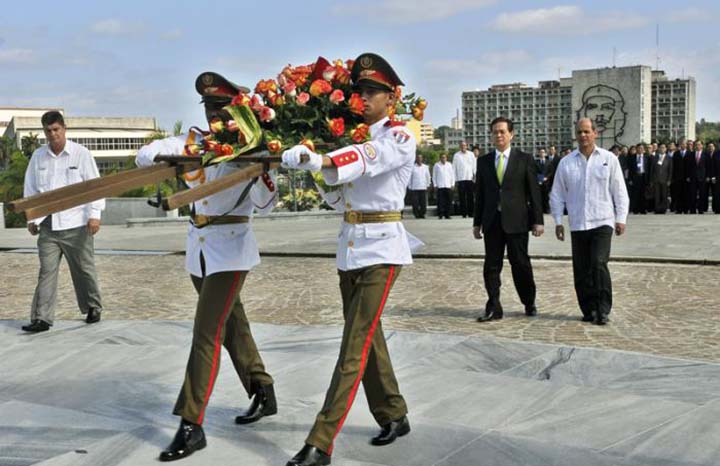 En este momento estás viendo Rinde tributo a José Martí viceprimer ministro de Vietnam