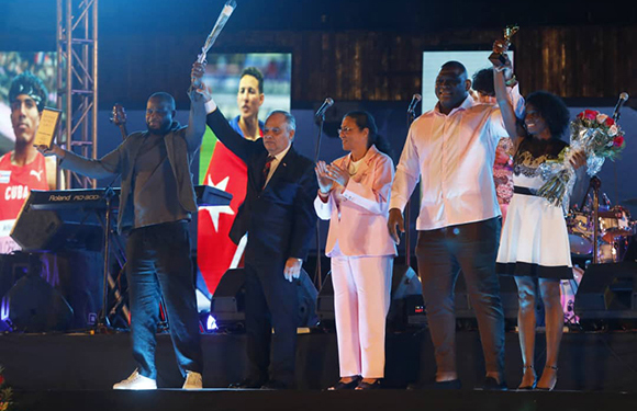 Lee más sobre el artículo Noche de alegría merecida con los mejores deportistas del año en Cuba (+ Fotos)