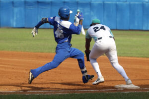 Leones y Cazadores llegan a 40 triunfos en la 64 SNB