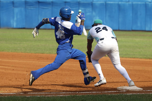 En este momento estás viendo Leones y Cazadores llegan a 40 triunfos en la 64 SNB