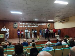 Reciben reconocimientos profesionales del Centro de Bioplantas