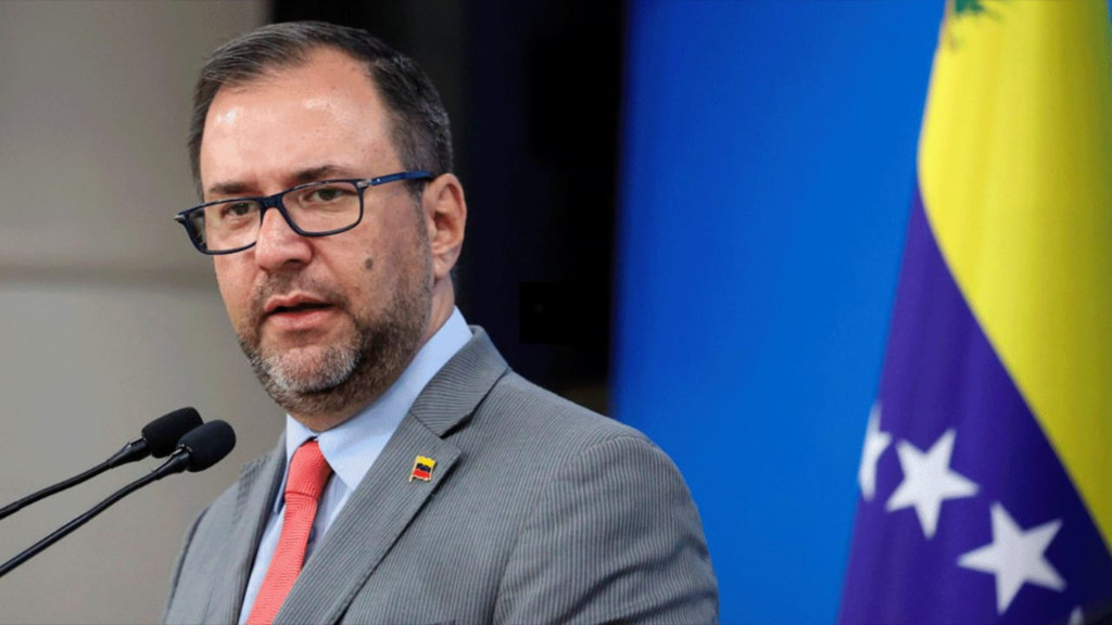 Canciller de Venezuela juzga a secretario de Estado estadounidense