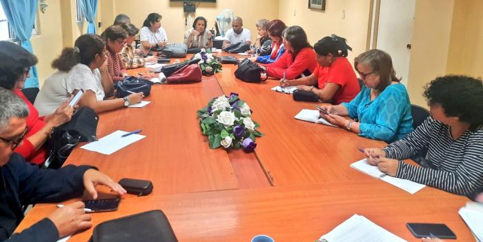 En este momento estás viendo Intercambio directo con el pueblo: trabajo de base de las comisiones parlamentarias