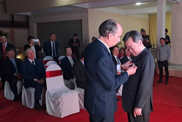 Lee más sobre el artículo Medalla de Amistad a Nguyen Thanh Nghi impulsor de lazos Vietnam-Cuba