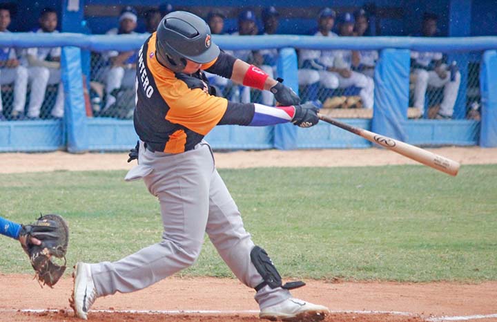 Lee más sobre el artículo Noquean Azucareros a Toros en la Serie Nacional 64