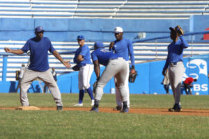 Leones en modo play off sobre la grama del Latinoamericano