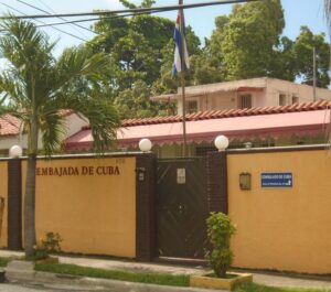 Embajada de Cuba acerca servicios consulares a provincias dominicanas