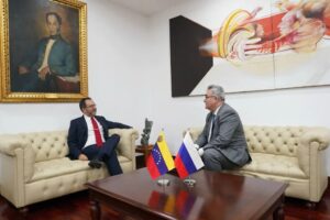 Embargo petrolero de EEUU amenaza a millones de venezolanos