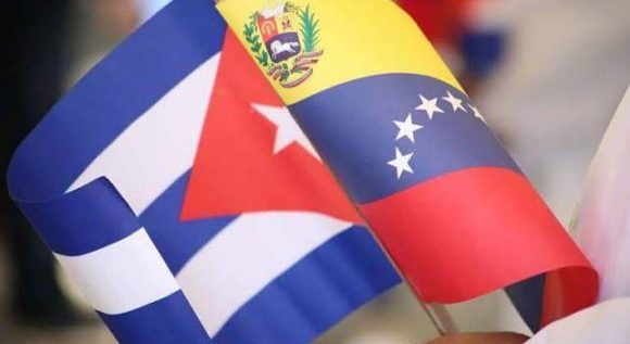 Lee más sobre el artículo Brigada Médica Cubana confirma seguridad de colaboradores tras ataques en Venezuela