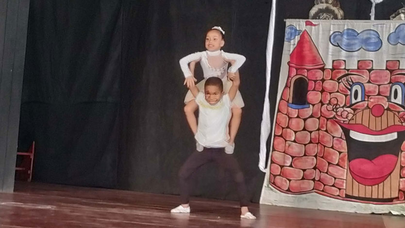 En este momento estás viendo Aplauden en Morón actuaciones en Festival La Edad de Oro