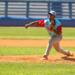 Yunier Batista entrena con la preselección nacional de béisbol