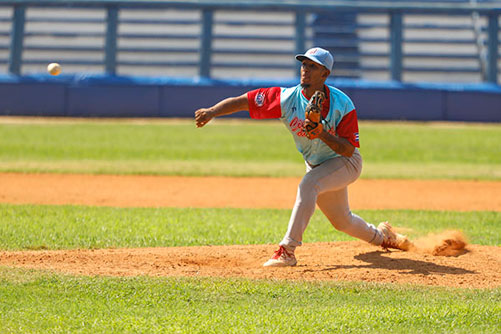 En este momento estás viendo Yunier Batista entrena con la preselección nacional de béisbol