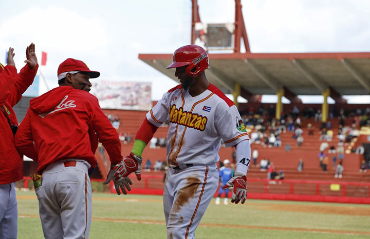 Matanzas «calienta» con victoria semifinal de la pelota en Cuba
