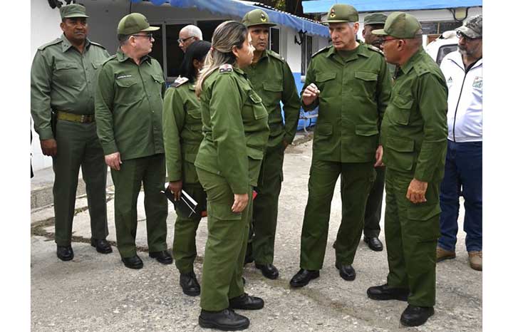En este momento estás viendo Participa Presidente cubano en Día Nacional de la Defensa