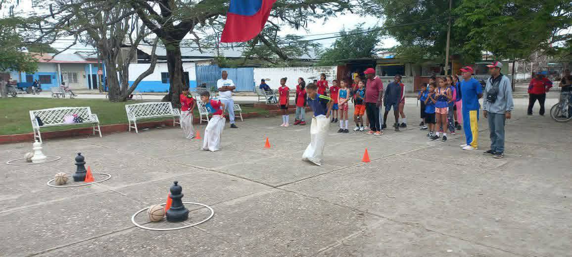 Lee más sobre el artículo Desarrollan proyecto A Jugar en parque de  Morón