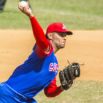 Brander Guevara toma desquite y mantiene con vida a los Cazadores