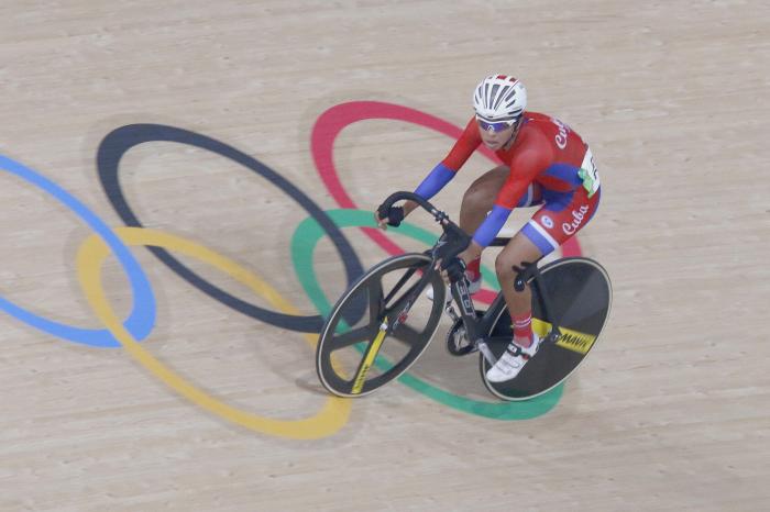 Lee más sobre el artículo Marlies Pedals Towards Another Dream, Without Looking Back