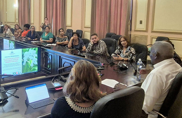 En este momento estás viendo Ponderan papel de las mujeres en el Poder Popular en Cuba