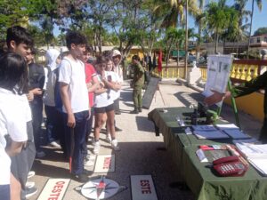 Fortalecen preparación para la defensa en la enseñanza media