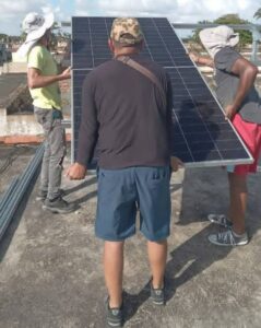 Protegen centros vitales de Morón con paneles solares