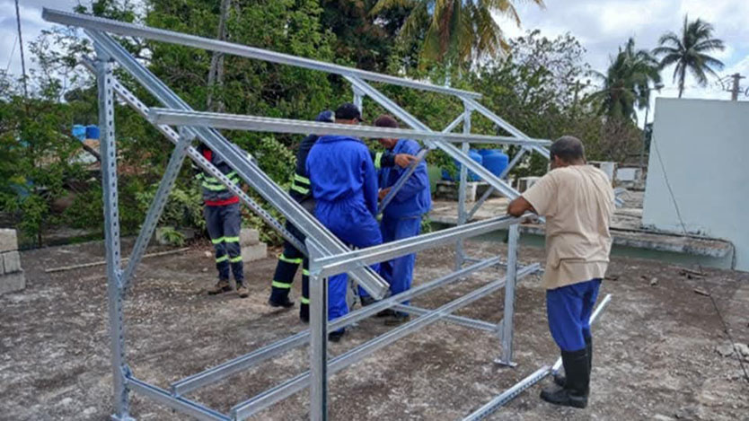 En este momento estás viendo Sistemas fotovoltaicos favorecen vitalidad de servicios básicos en Primero de Enero