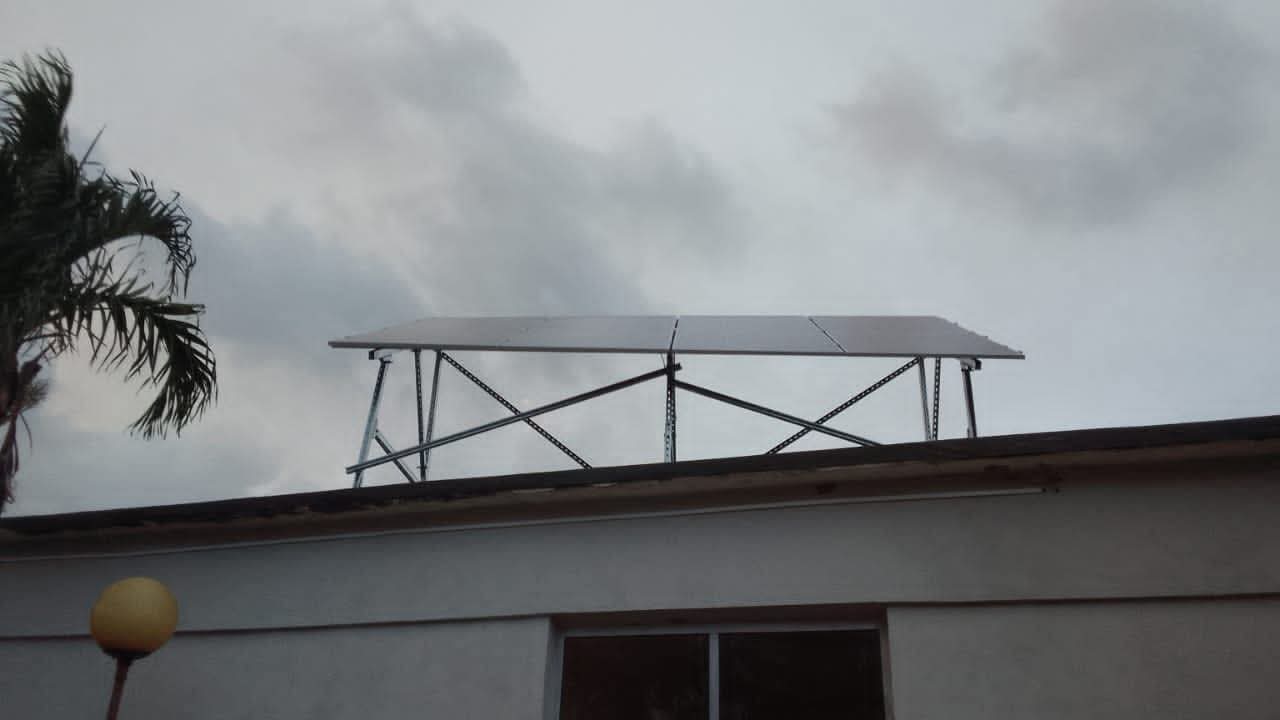 En este momento estás viendo Instalan paneles solares en funeraria de Morón