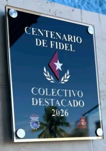 En este momento estás viendo Ember recibe placa Centenario de Fidel