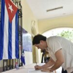 Detrás de la firma por la Patria en Cuba