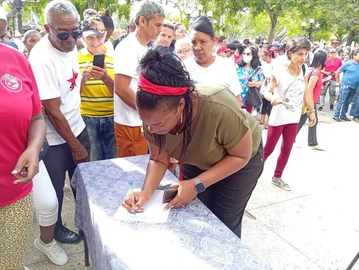 Lee más sobre el artículo Comenzó en Ciego de Ávila el movimiento popular “Mi firma por la Patria”