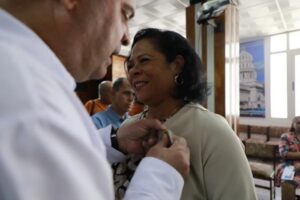 Otorgan distinciones a líderes y trabajadores por su trayectoria obrera