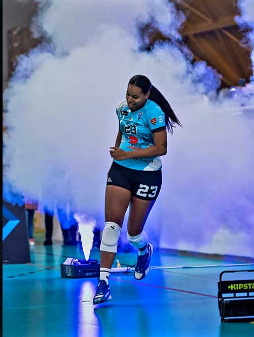 Lee más sobre el artículo Avilanian Volleyball Player Competing in Romania