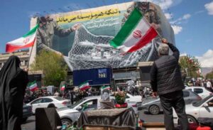 Multitudinaria conmemoración en Teherán en homenaje a Jamenei