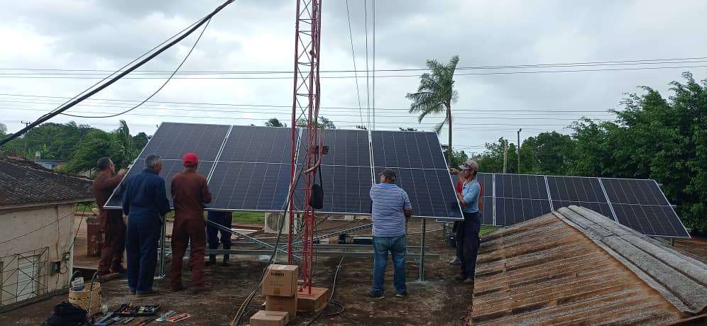 En este momento estás viendo Renewable Energy Allows Radio Amanecer to Resume Regular Programming