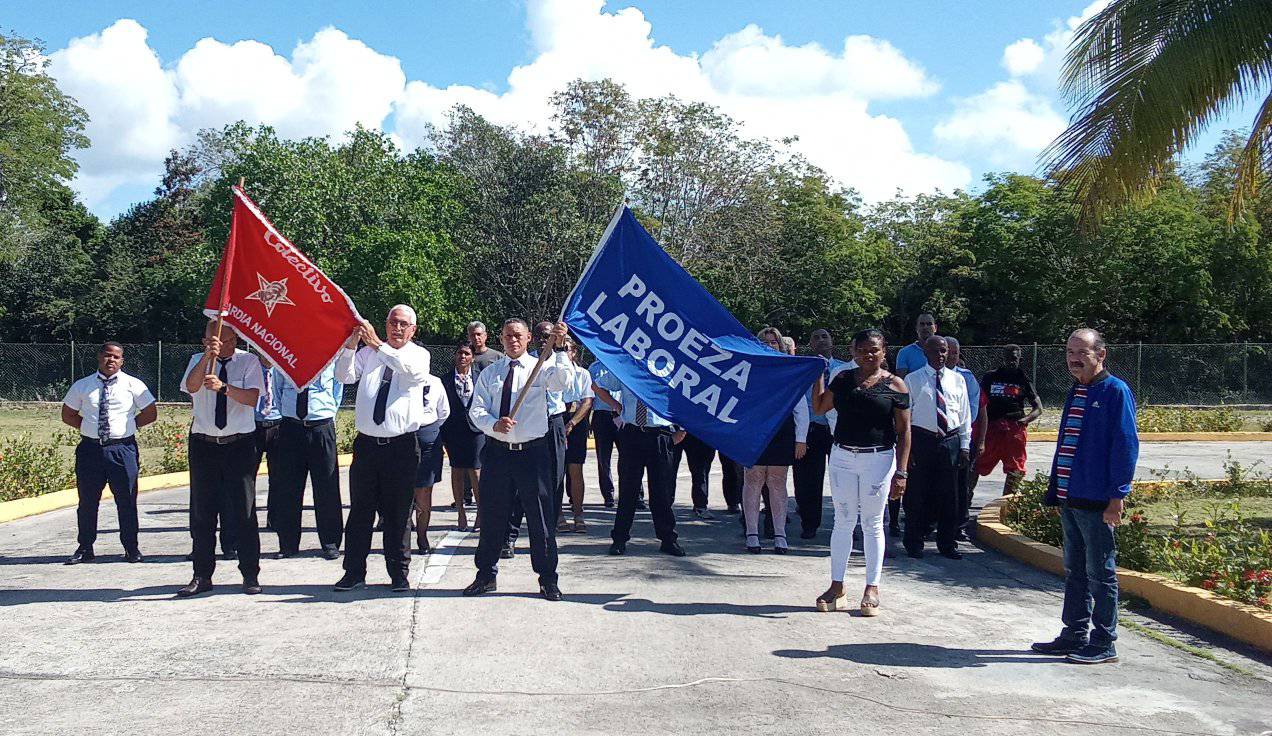Lee más sobre el artículo TRANSTUR Branch in Ciego de Ávila Receives Labour Proefficiency Flag and Reaffirms National Vanguard Status
