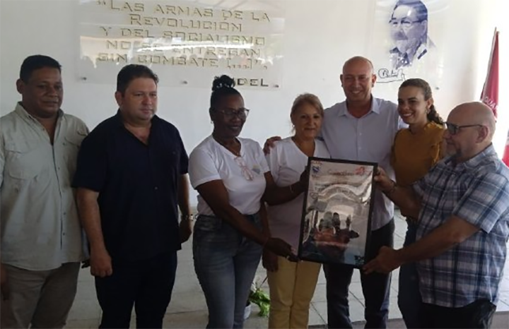 Lee más sobre el artículo Recibe Vanguardia Nacional empresa constructora de Ciego de Ávila