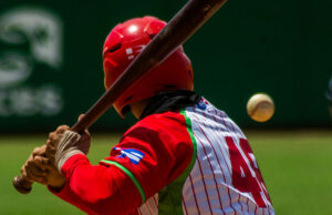 ¡Histórico! Liuber Gallo iguala récord de seis hits en un juego