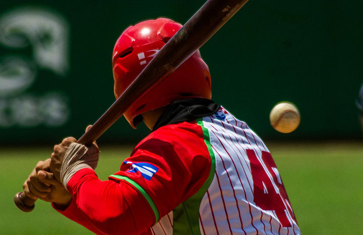 Lee más sobre el artículo ¡Histórico! Liuber Gallo iguala récord de seis hits en un juego