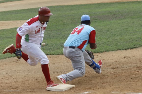 Lee más sobre el artículo Remontan Leñadores y Cocodrilos en segunda fecha de IV Liga Élite del Béisbol Cubano