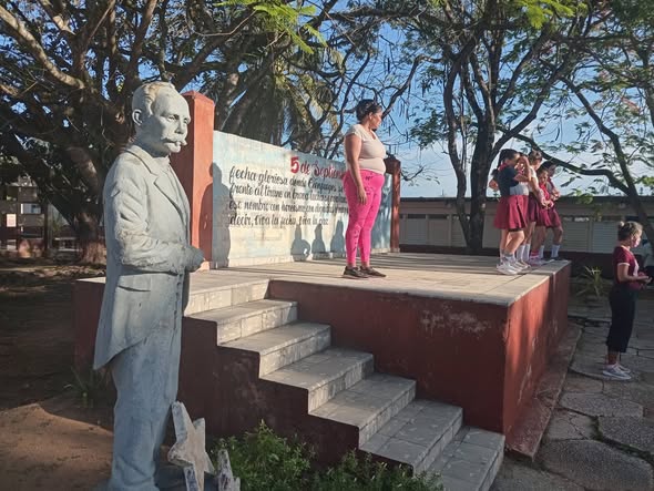 En este momento estás viendo Rinden homenaje a Martí en Instituciones Educativas de Majagua 