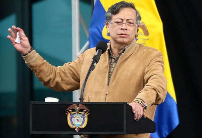 Lee más sobre el artículo Petro: Cuba no debe ser invadida, sino aplaudida y ayudada