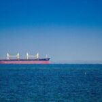 Primer buque iraní atraviesa la zona del bloqueo naval estadounidense
