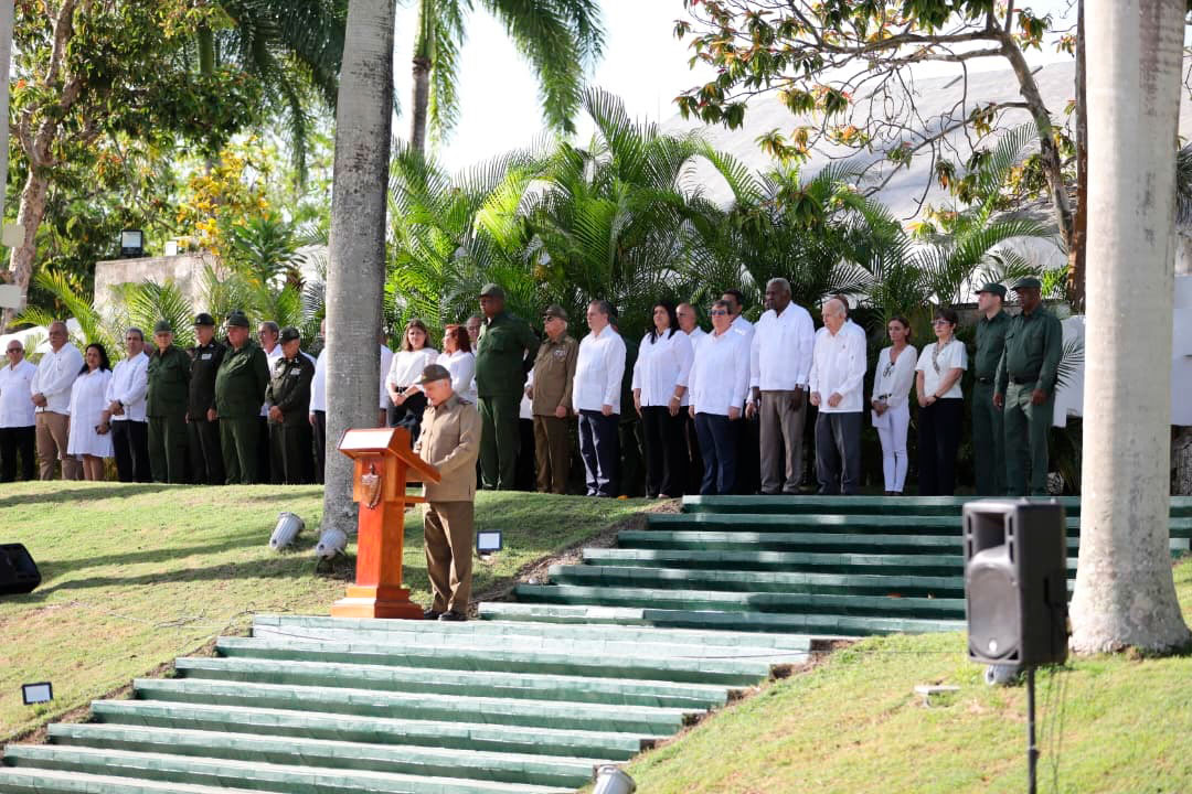 Preside Díaz Canel ceremonia de inhumación del Comandante Ramiro Valdés