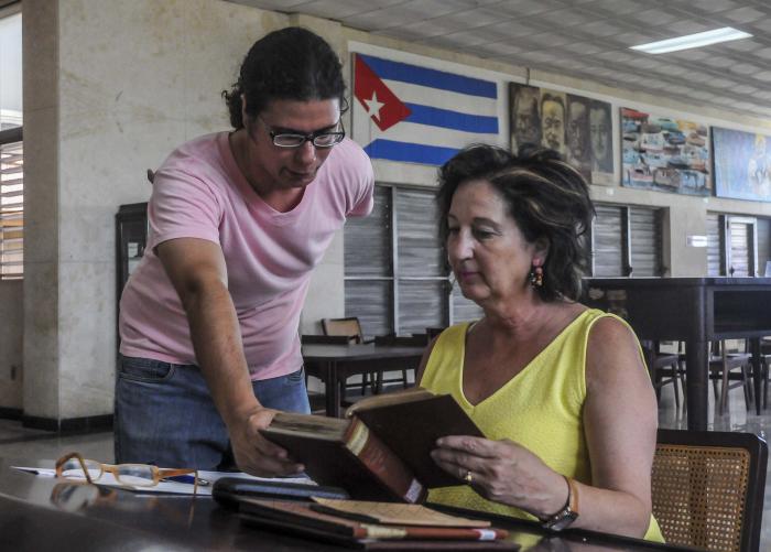 En este momento estás viendo Día del Bibliotecario Cubano: Guardián del libro y el conocimiento