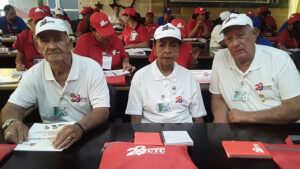 Heroína y Héroes del Trabajo en Congreso obrero