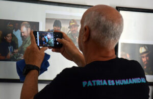 «Junto a Fidel»: En imágenes la prensa cubana rinde tributo al Comandante