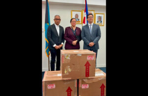 Bahamas envía a Cuba donación de medicamentos para niños con cáncer