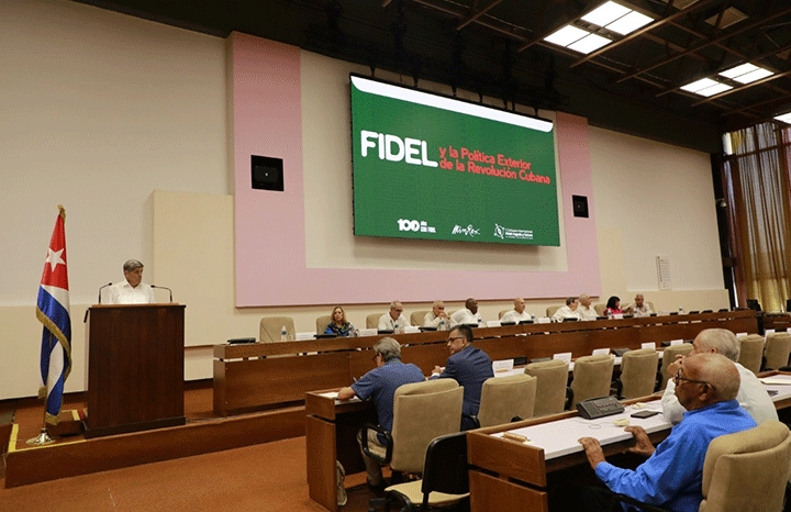En este momento estás viendo La política exterior de Cuba tiene en Fidel una brújula permanente